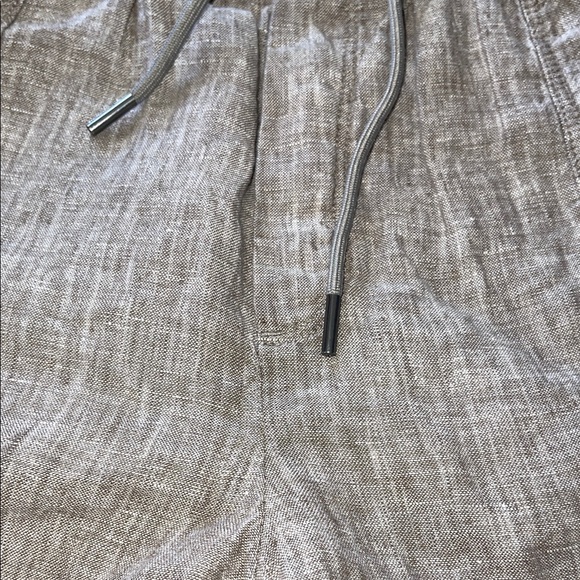 Athleta Linen Shorts in Neutral Sunwashed Driftwood Brown Gray. Size Medium - Picture 11 of 12